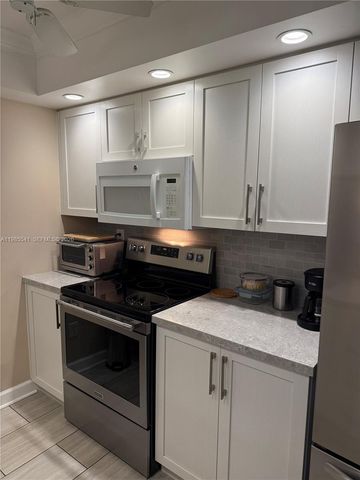 608 Waterside Dr 608, Hypoluxo, FL 33462