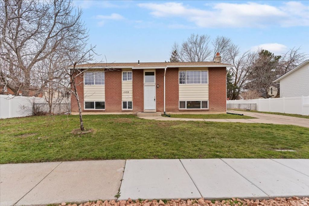 1533 W 1740 N, Clearfield, UT 84015