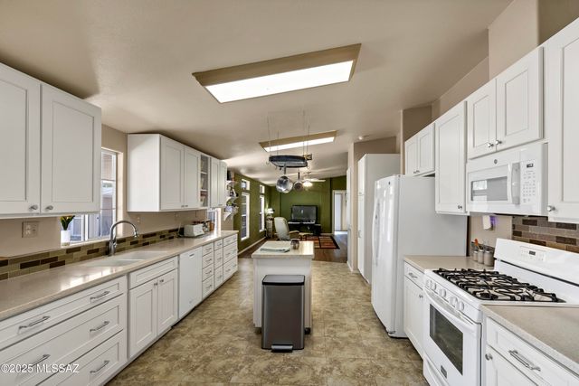 14053 E Race Horse Place, Vail, AZ 85641