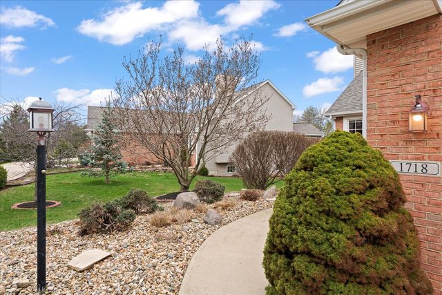 1718 Tin Cup Road, Mahomet, IL 61853