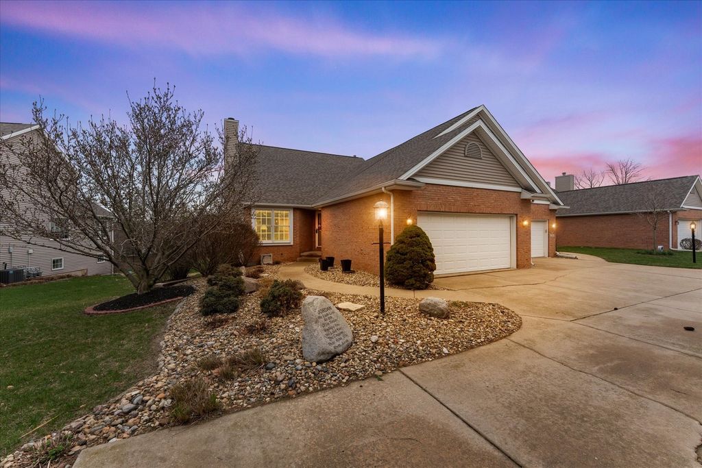 1718 Tin Cup Road, Mahomet, IL 61853