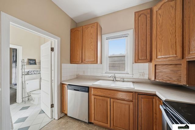 1701 S 16 Street, Lincoln, NE 68502