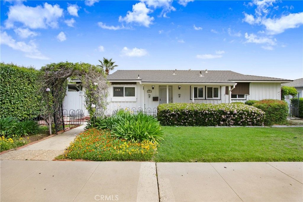Image 1 of property listing at 927 Alta Loma Drive, Corona, CA 92882