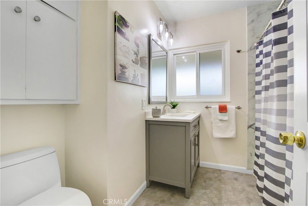 Image 18 of property listing at 927 Alta Loma Drive, Corona, CA 92882