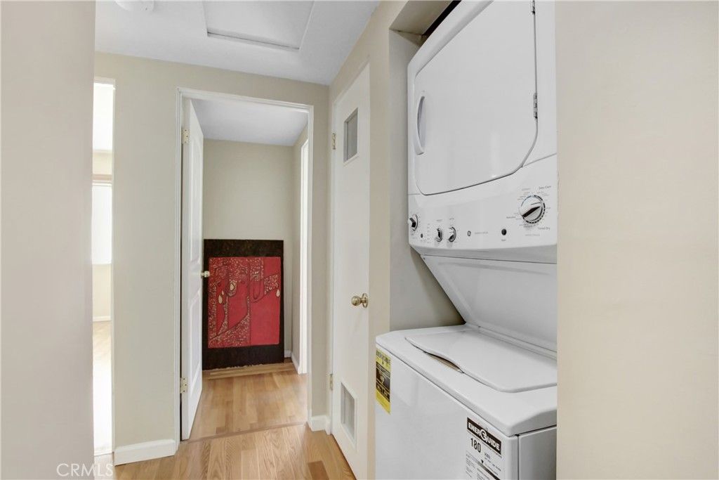 Image 19 of property listing at 927 Alta Loma Drive, Corona, CA 92882