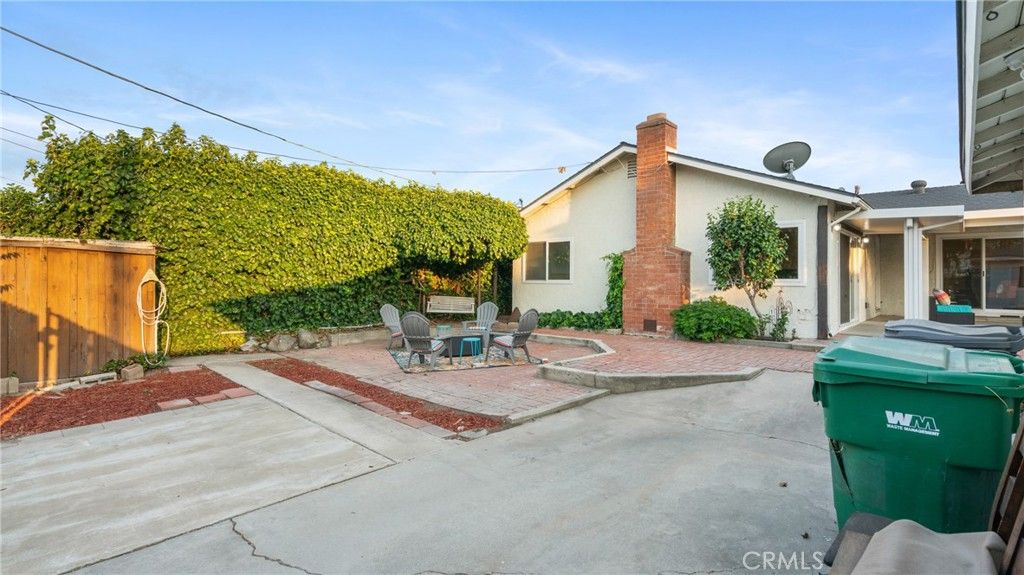 Image 39 of property listing at 927 Alta Loma Drive, Corona, CA 92882