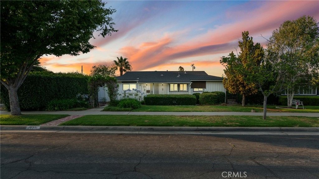 Image 4 of property listing at 927 Alta Loma Drive, Corona, CA 92882