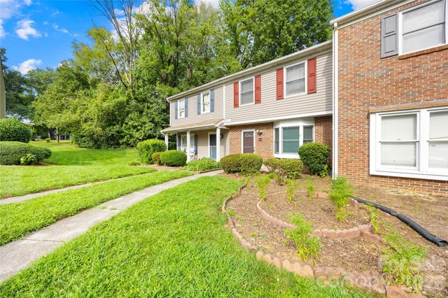 8426 Rust Wood Place, Charlotte, NC 28227