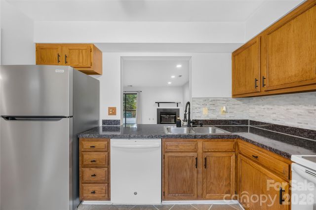 8426 Rust Wood Place, Charlotte, NC 28227