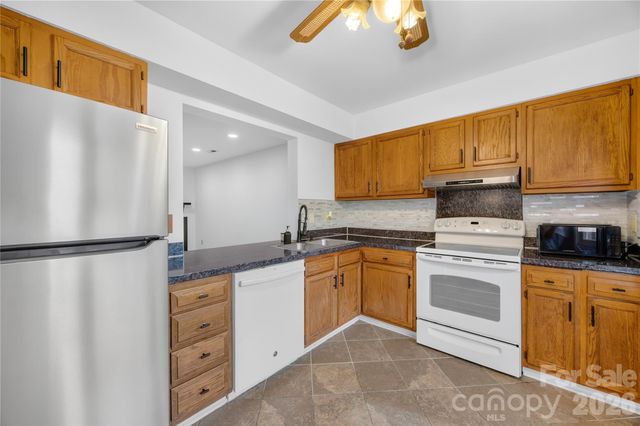 8426 Rust Wood Place, Charlotte, NC 28227