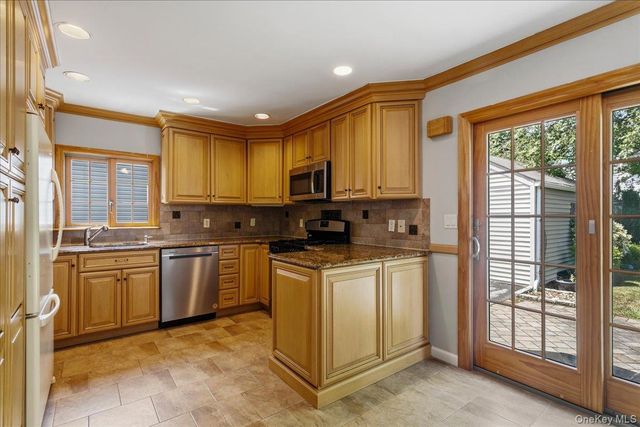 194 Lincoln Place, Eastchester, NY 10709