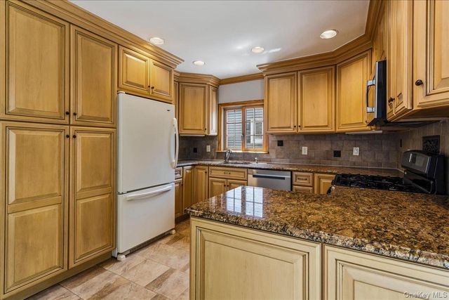 194 Lincoln Place, Eastchester, NY 10709