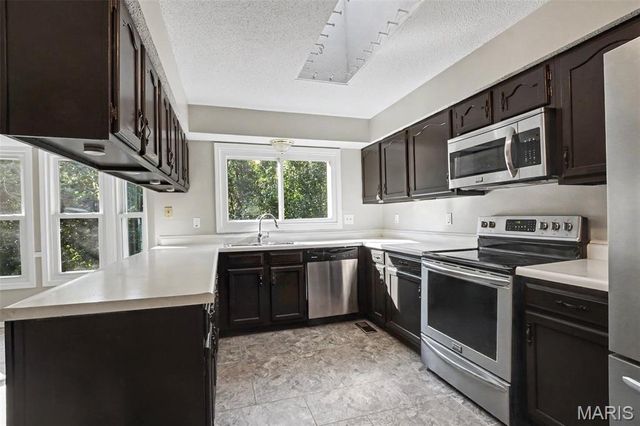 2803 Elk Peak Court, St Louis, MO 63129