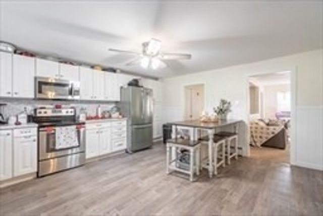 347-349 Main St, Hardwick, MA 01037