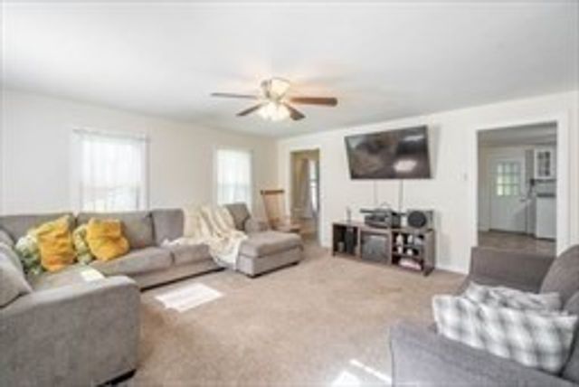 347-349 Main St, Hardwick, MA 01037