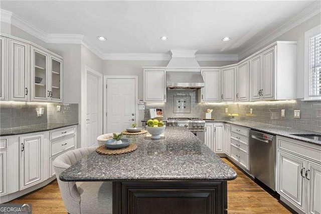 245 Plantation Way, Roswell, GA 30075