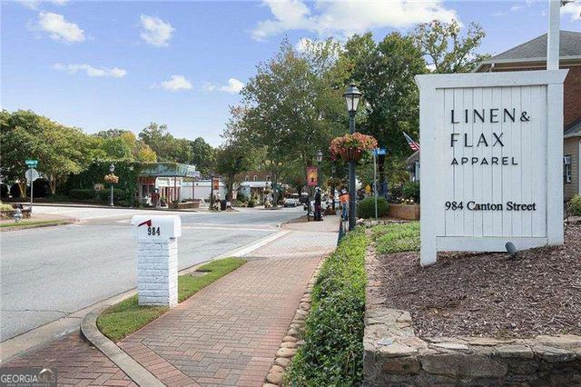 245 Plantation Way, Roswell, GA 30075