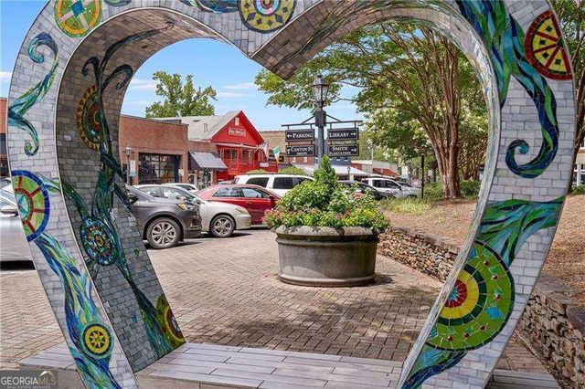 245 Plantation Way, Roswell, GA 30075