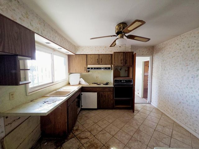 8110 Robin Avenue NE, Albuquerque, NM 87110