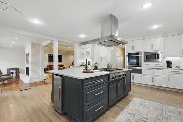 208 Rockwood Park Drive, Fort Worth, TX 76107
