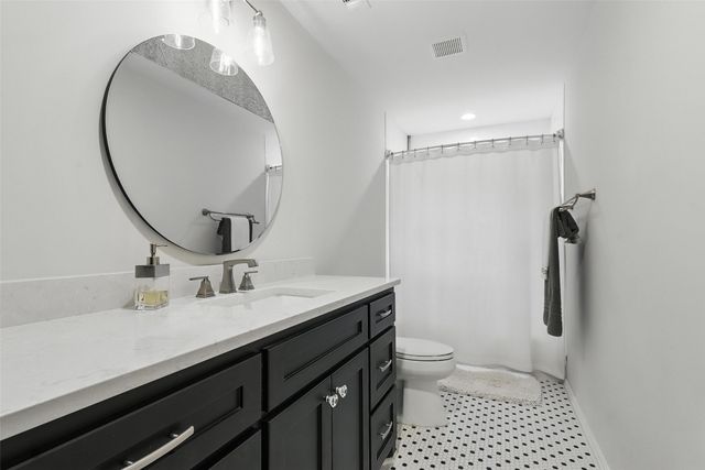 208 Rockwood Park Drive, Fort Worth, TX 76107