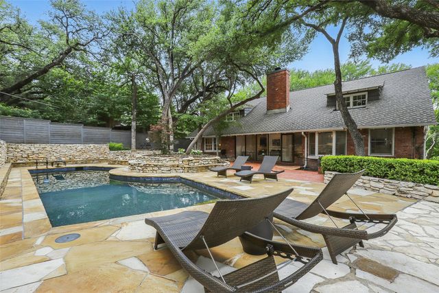 208 Rockwood Park Drive, Fort Worth, TX 76107