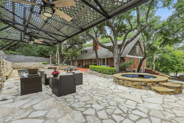 208 Rockwood Park Drive, Fort Worth, TX 76107