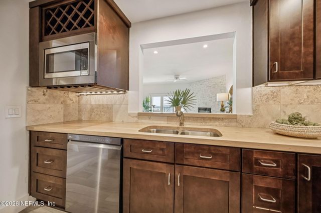 701 BEACH Avenue 301, Atlantic Beach, FL 32233