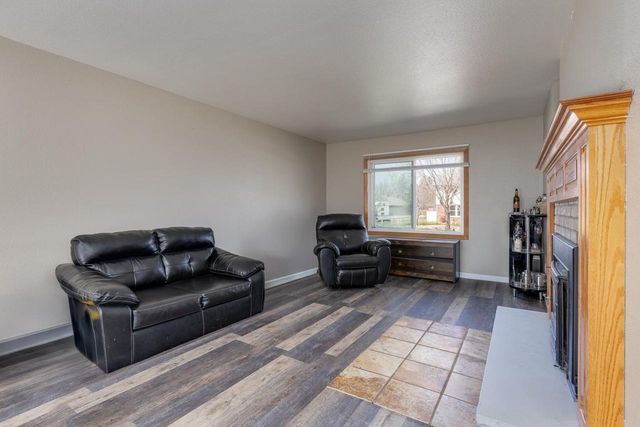 1705 Blackhawk Trail, Waukesha, WI 53186