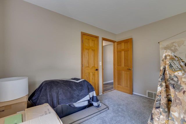1705 Blackhawk Trail, Waukesha, WI 53186