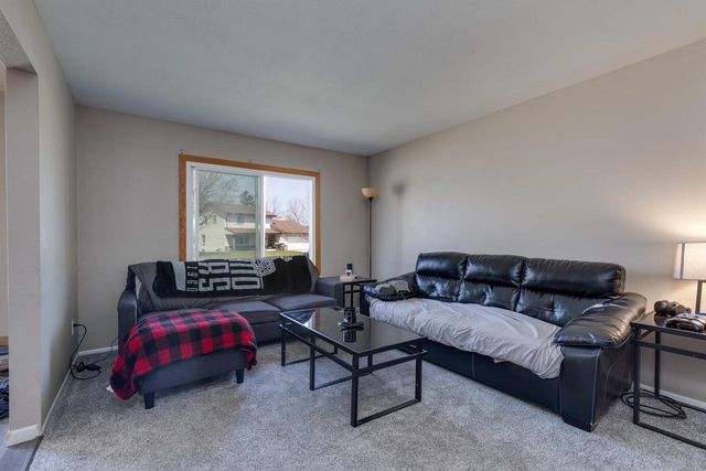 1705 Blackhawk Trail, Waukesha, WI 53186