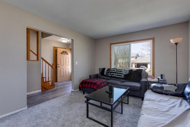 1705 Blackhawk Trail, Waukesha, WI 53186