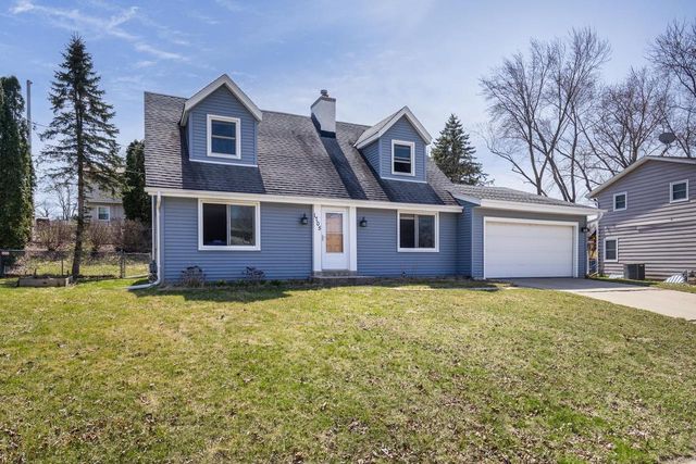 1705 Blackhawk Trail, Waukesha, WI 53186