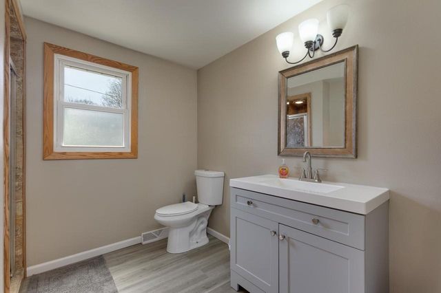 1705 Blackhawk Trail, Waukesha, WI 53186