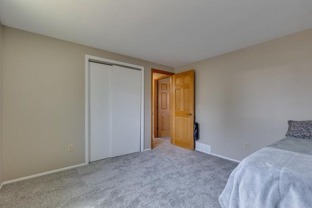 1705 Blackhawk Trail, Waukesha, WI 53186