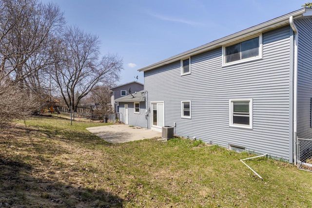 1705 Blackhawk Trail, Waukesha, WI 53186