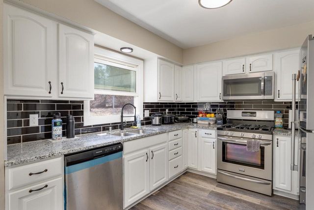 1705 Blackhawk Trail, Waukesha, WI 53186