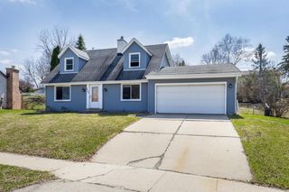 1705 Blackhawk Trail, Waukesha, WI 53186