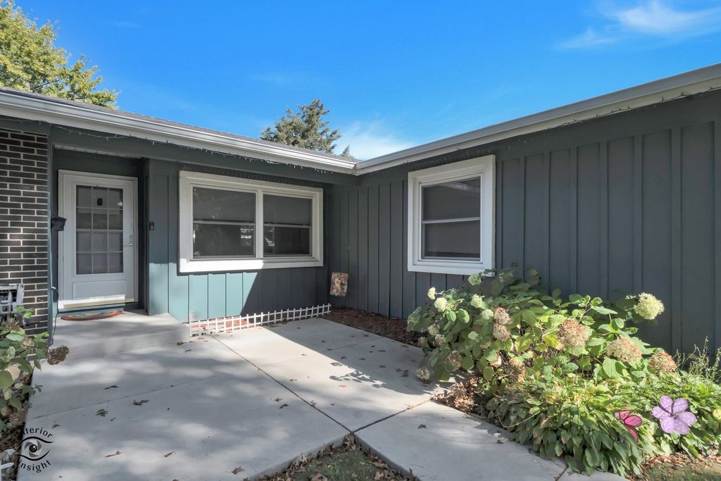 1317 Cumberland Circle, Elk Grove Village, IL 60007 — photo 3