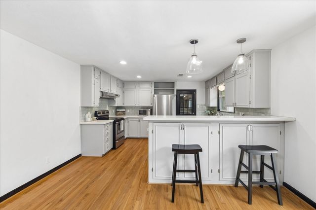 5242 Beechnut Street, Houston, TX 77096