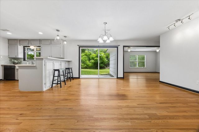 5242 Beechnut Street, Houston, TX 77096