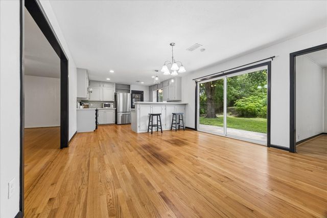 5242 Beechnut Street, Houston, TX 77096