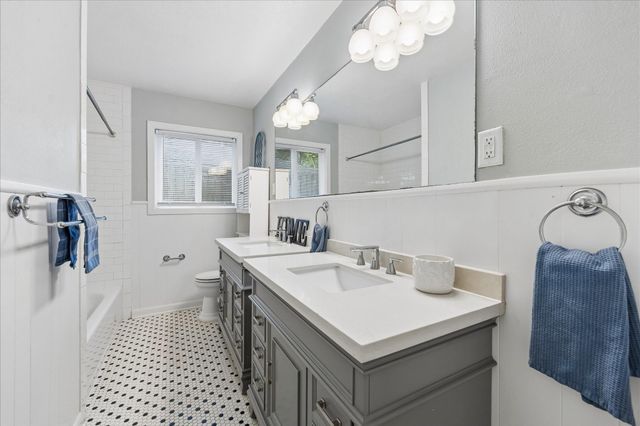 5242 Beechnut Street, Houston, TX 77096