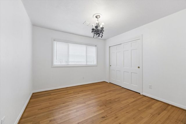 5242 Beechnut Street, Houston, TX 77096