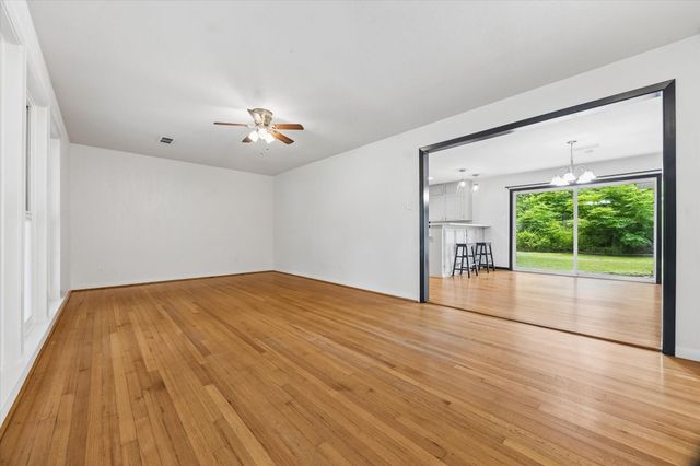 5242 Beechnut Street, Houston, TX 77096
