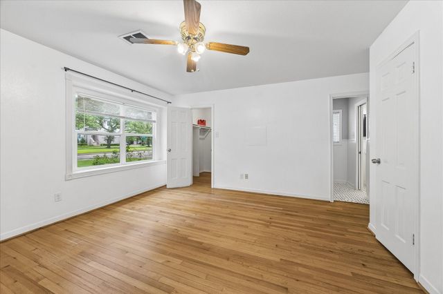 5242 Beechnut Street, Houston, TX 77096