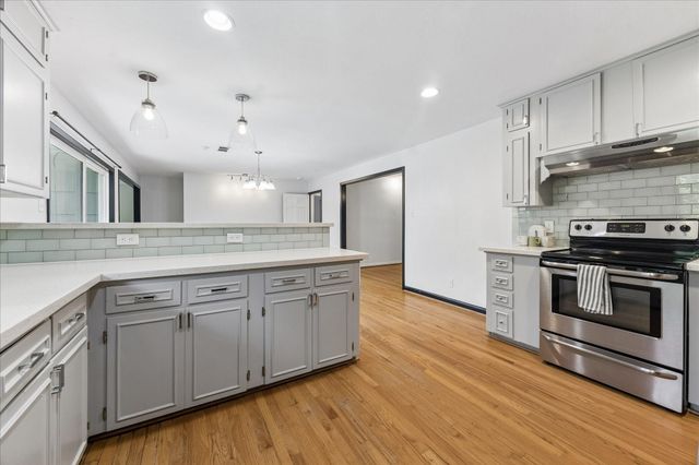 5242 Beechnut Street, Houston, TX 77096