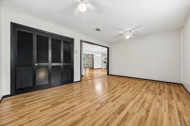 5242 Beechnut Street, Houston, TX 77096