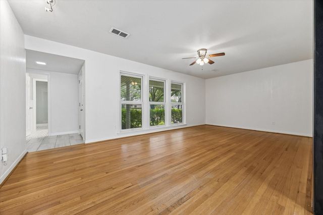 5242 Beechnut Street, Houston, TX 77096
