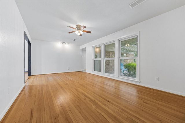 5242 Beechnut Street, Houston, TX 77096